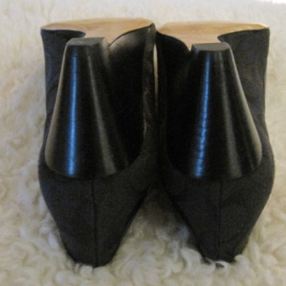 COACH Paola II Wedge Peep Toe Shoes. - Picture 6 of 9
